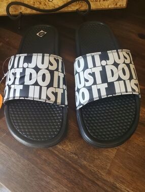 Nike Benassi JDI Slides